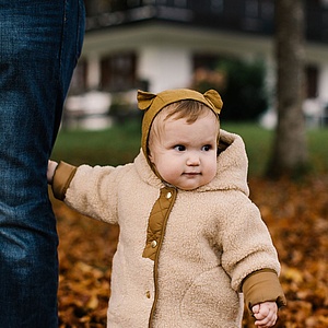 So ist das Baby für den Herbstspaziergang am Mainufer optimal angezogen