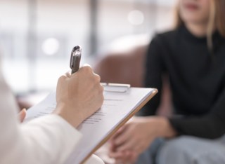 Wenn Mama oder Papa Hilfe brauchen: Unterstützung für betroffene Kinder
