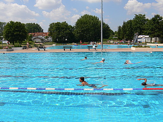 Saisoneröffnung: Freibad Riedbad Bergen-Enkheim