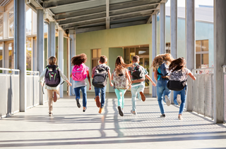 Ein Jahr Schulbauoffensive Frankfurt: Mehr Platz, bessere Schulen, starke Zukunft für Kinder