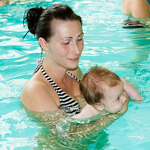 Babyschwimmen stärkt Muskulatur und Koordination
