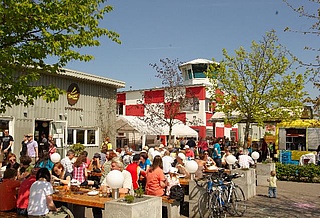 Flohmarkt im Grünen & Fahrrad-Flohmarkt im Hangar