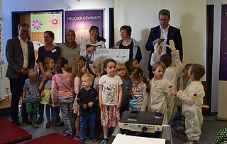 Caritas-Kita „Himmelszelt“ als „Forschergeist“-Landessieger Hessen ausgezeichnet