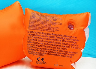 Die richtigen Schwimmhilfen für Kinder
