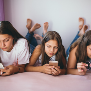 Altersgrenze für Social Media gefordert – Was Familien jetzt wissen sollten