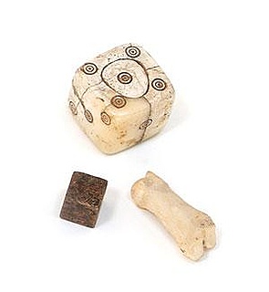 Mit Würfel, Nüssen und Astragalen - Römische Spiele