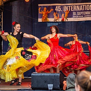 46. Internationales Sommerfest am 01. Juli auf dem Schlossplatz in Wiesbaden