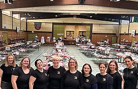 Vorsortierter Spielzeug- und Kinderkleiderbasar