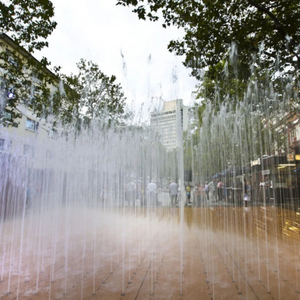 Playfountain in Offenbach: Wasserspass auf dem Aliceplatz sorgt für Abkühlung