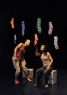 Sanna Lundström & Zinnet Peken - Auf die Socken