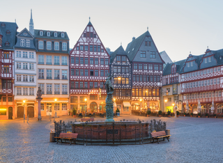 Frankfurt im Advent: So kommst du entspannt & sicher durch die Vorweihnachtszeit