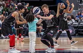 THE HARLEM GLOBETROTTERS 2025 WORLD TOUR