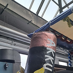 Brandgefahr durch Akkus: FES setzt an Karneval ein Zeichen