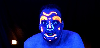 Schwarzlichttheater