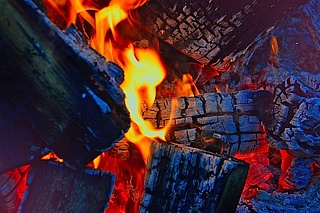 Holz, Funke und Flamme
