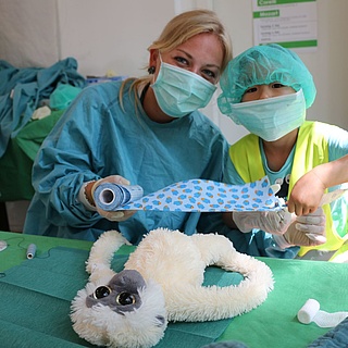 11. Frankfurter Teddy-Klinik hilft Kindern spielerisch Ängste abzubauen