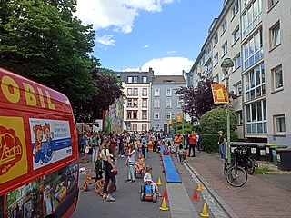 Mittwochs Spielstrasse "Heideplatz" im Frankfurter Nordend