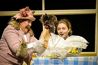 Theater: Katze mit Hut