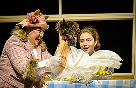 Theater: Katze mit Hut