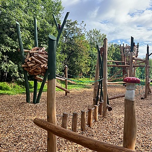 Neuer Themenspielplatz am Ober-Olmer Wald