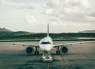 Warum fliegen Flugzeuge? Wie funktioniert ein Flughafen?