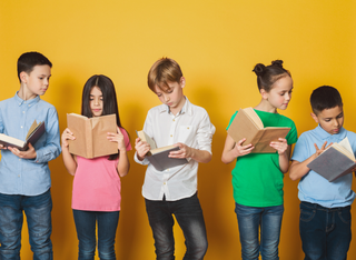 Mainz feiert Kinderrechte – Neues Wimmelbuch bringt Vielfalt in den Familienalltag