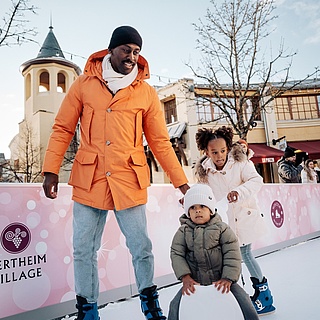 Shopping und Eislaufen in Wertheim Village