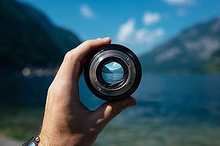 Blick durch die Linse