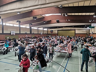 Spielzeug- und Kinderkleiderbasar Leidersbach