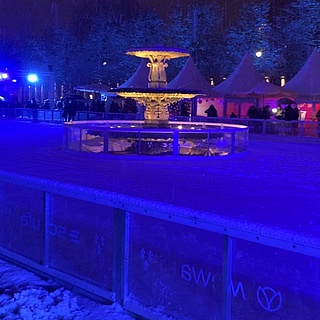Eisbahn revolutioniert: Schlittschuhlaufen bei "Wiesbaden on Ice" 2023