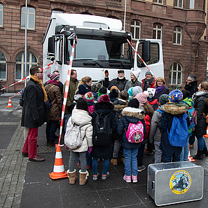 Aktion: "Frankfurter Kinder - raus aus dem toten Winkel"