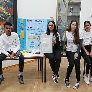 Schüler-Team "Die SaMS" gewinnt 1. Schools Challenge Frankfurt mit öffentlicher Foodbox