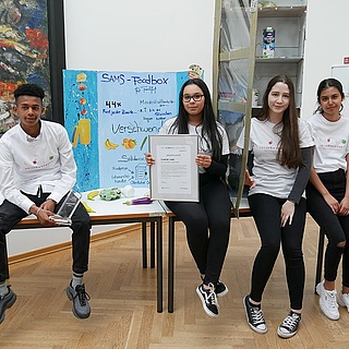 Schüler-Team "Die SaMS" gewinnt 1. Schools Challenge Frankfurt mit öffentlicher Foodbox
