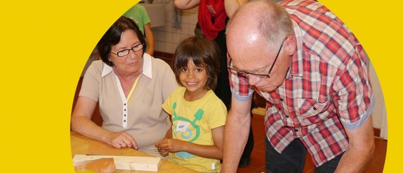 Oma Munter Ihre Enkel Auf Oma Munter Ihre Enkel Auf